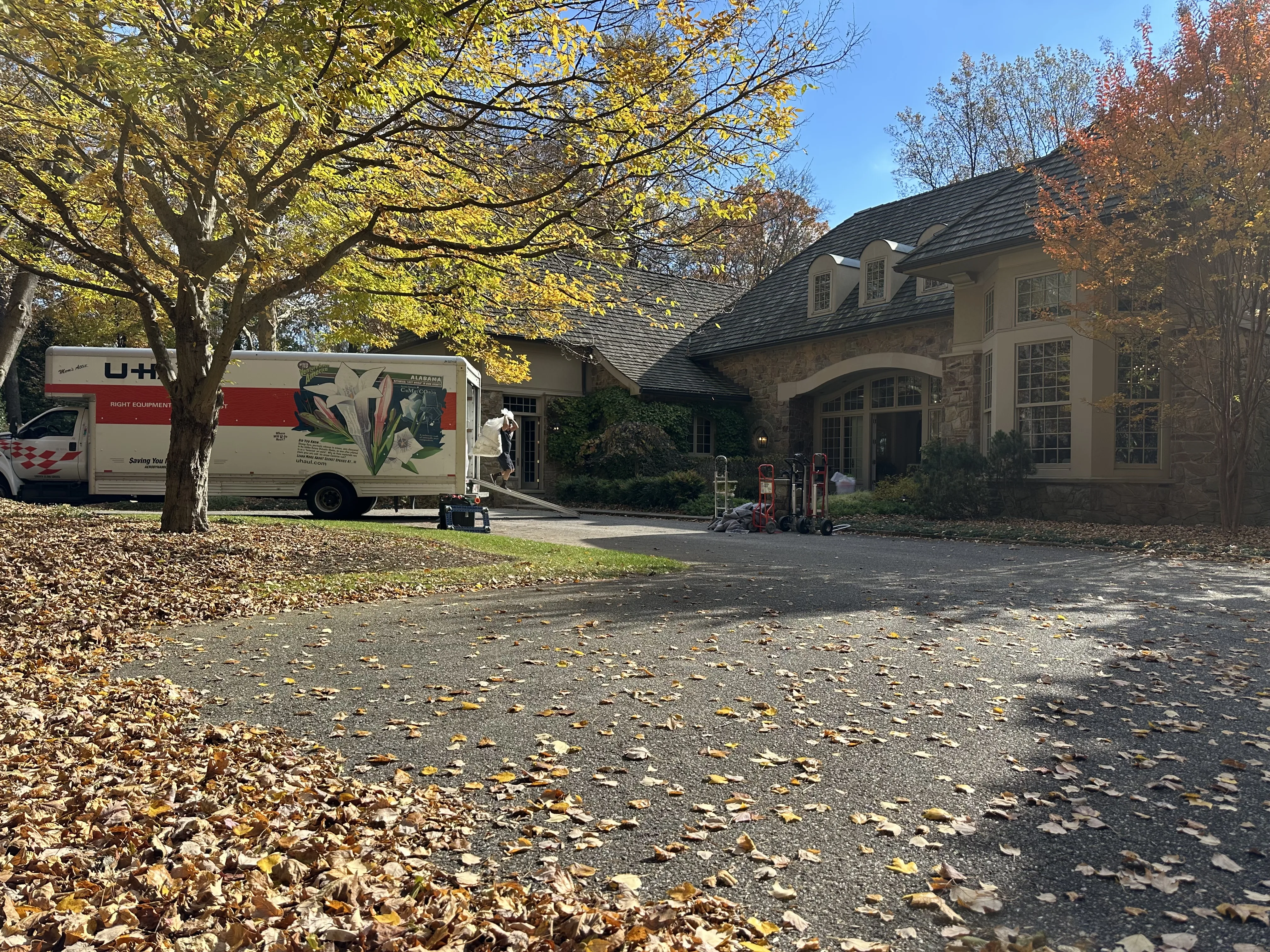 Smart Move team on-site at a large estate